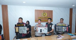 Bukan Kaleng-Kaleng! Polresta Karawang Ungkap 1 Kg Sabu dan 80 Ribu Obat Keras