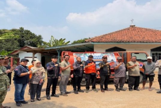 Polresta Karawang Salurkan Air Bersih untuk Warga Terdampak Kekeringan